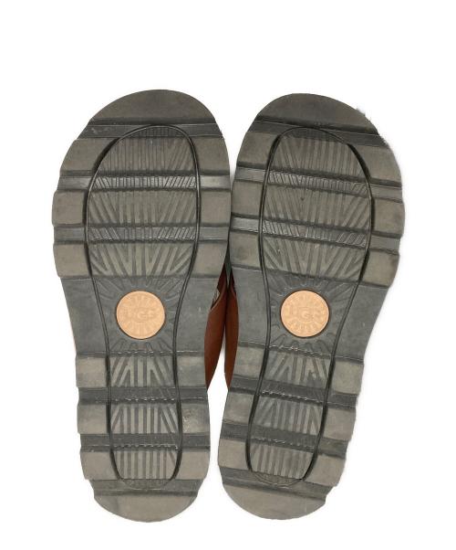 UGG（アグ）UGG (アグ) CAPITOLA CROSS SLIDE ブラウン サイズ:28の古着・服飾アイテム
