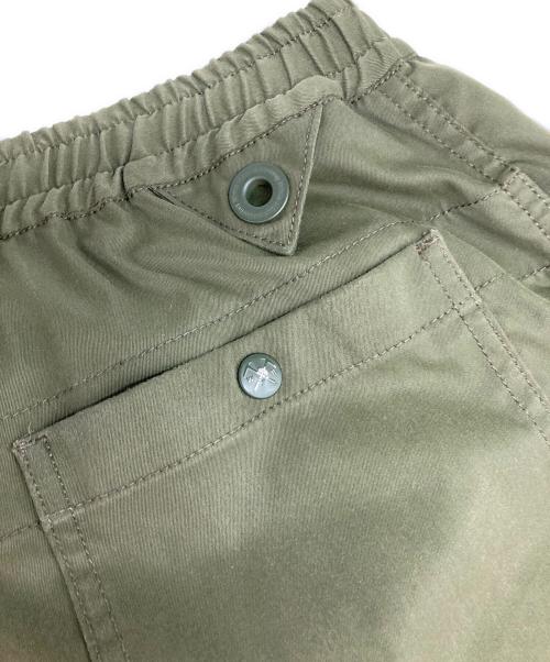 WHITE MOUNTAINEERING（ホワイトマウンテ二アニング）WHITE MOUNTAINEERING (ホワイトマウンテ二アニング) STRETCHED SARROUEL PANTS カーキ サイズ:2の古着・服飾アイテム