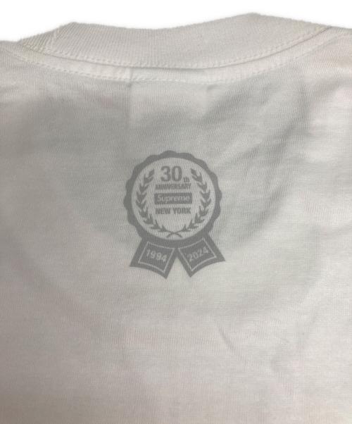 SUPREME（シュプリーム）SUPREME (シュプリーム) 24SS 30th Anniversary First Tee ホワイト サイズ:Sの古着・服飾アイテム