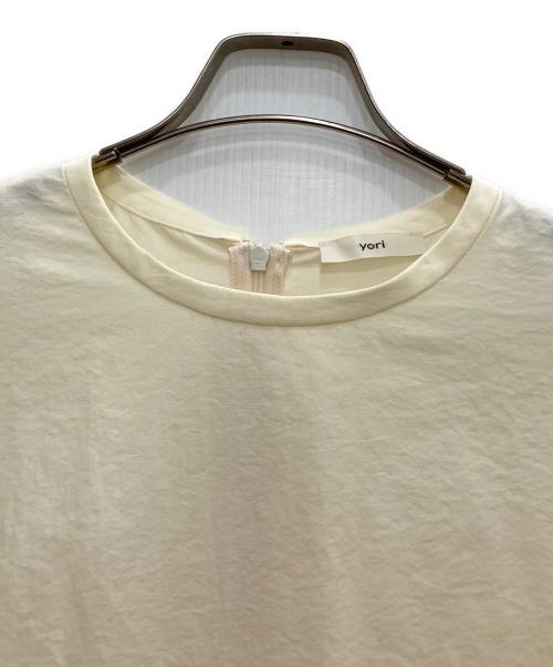 YORI（ヨリ）yori (ヨリ) バックギャザーブラウス アイボリー サイズ:Freeの古着・服飾アイテム