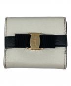 Salvatore Ferragamoサルヴァトーレ フェラガモ）の古着「ヴァラリボン2つ折り財布」｜ホワイト×ブラック