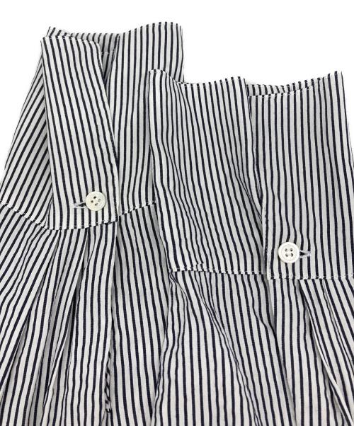 Spick and Span（スピック＆スパン）Spick and Span (スピックアンドスパン) フリルカラーストライプシャツ グレー サイズ:表記無の古着・服飾アイテム