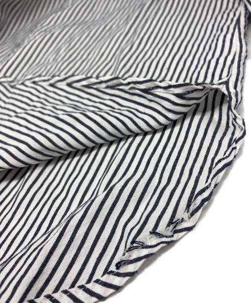 Spick and Span（スピック＆スパン）Spick and Span (スピックアンドスパン) フリルカラーストライプシャツ グレー サイズ:表記無の古着・服飾アイテム