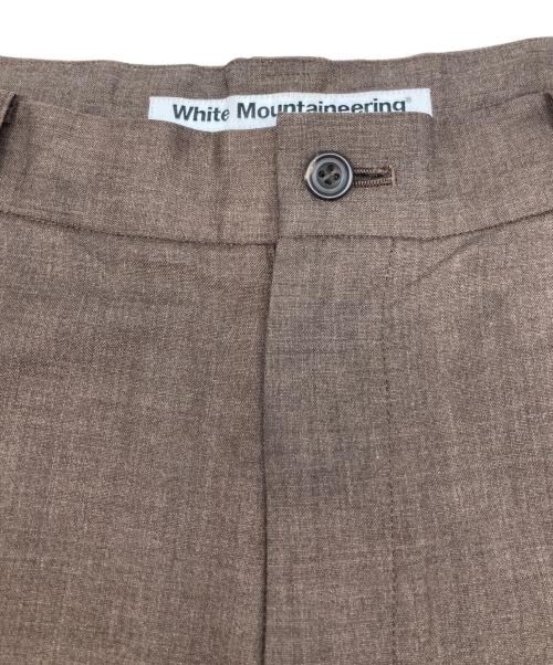 WHITE MOUNTAINEERING（ホワイトマウンテ二アニング）WHITE MOUNTAINEERING (ホワイトマウンテ二アニング) トロピカル ツータックパンツ ブラウンの古着・服飾アイテム