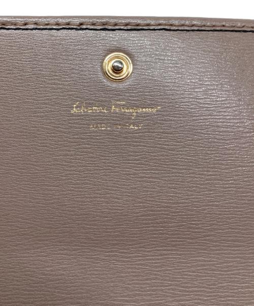 Ferragamo（フェラガモ）Ferragamo (フェラガモ) 長財布 ブラウンの古着・服飾アイテム
