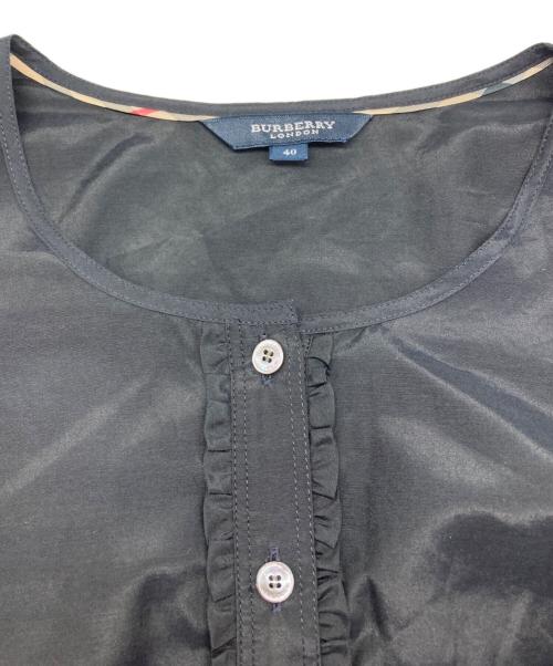 BURBERRY LONDON（バーバリーロンドン）BURBERRY LONDON (バーバリーロンドン) フリル長袖ブラウス ブラック サイズ:40の古着・服飾アイテム
