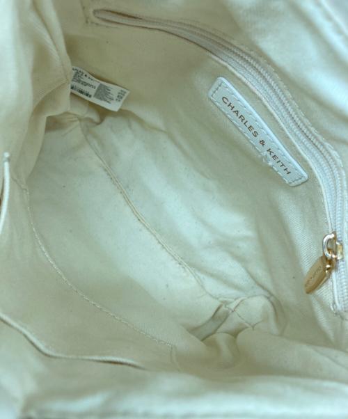 CHARLES & KEITH（チャールズアンドキース）CHARLES & KEITH (チャールズ＆キース) ドゥオ チェーンハンドルツーウェイバックパック ホワイトの古着・服飾アイテム