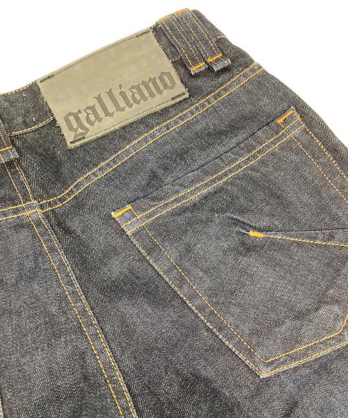 GALLIANO（ガリアーノ）GALLIANO (ガリアーノ) テーパードデニムパンツ インディゴ サイズ:31の古着・服飾アイテム