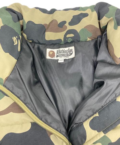 A BATHING APE（ア ベイシング エイプ）A BATHING APE (ア ベイシング エイプ) サルカモ柄 ジップダウンジャケット カーキ サイズ:XLの古着・服飾アイテム
