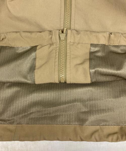 F.C.R.B.（エフシーレアルブリストル）F.C.R.B. (エフシーレアルブリストル) STAND COLLAR BLOUSON/スタンド カラー ブルゾン ベージュ サイズ:Mの古着・服飾アイテム