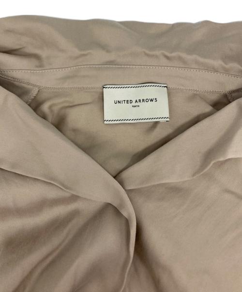 UNITED ARROWS TOKYO（ユナイテッドアローズトウキョウ）UNITED ARROWS TOKYO (ユナイテッドアローズトウキョウ) サテン オープンカラー シャツブラウス ベージュ サイズ:Freeの古着・服飾アイテム