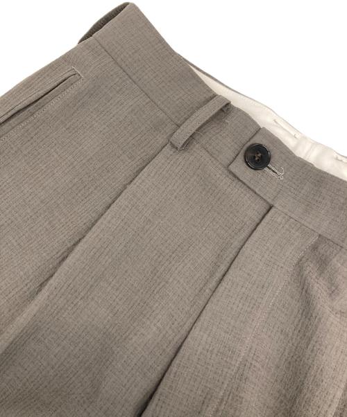 UNIVERSAL PRODUCTS.（ユニバーサルプロダクツ）UNIVERSAL PRODUCTS. (ユニバーサルプロダクツ) CREPE 1TUCK SLACKS/クレープ ワンタック スラックス グレー サイズ:1の古着・服飾アイテム