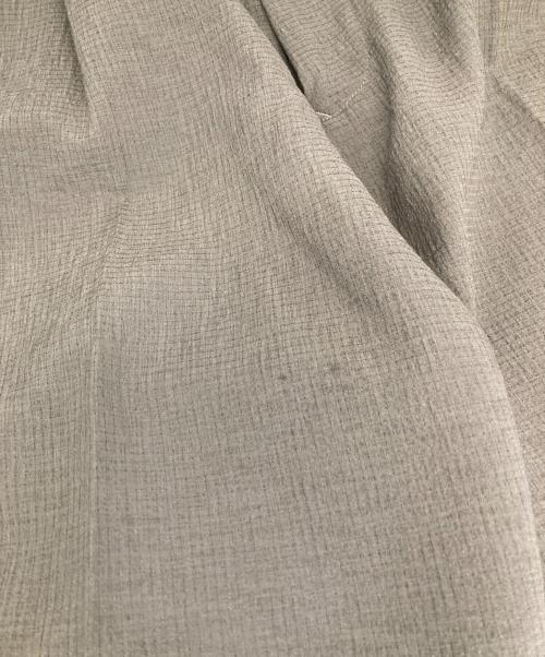 UNIVERSAL PRODUCTS.（ユニバーサルプロダクツ）UNIVERSAL PRODUCTS. (ユニバーサルプロダクツ) CREPE 1TUCK SLACKS/クレープ ワンタック スラックス グレー サイズ:1の古着・服飾アイテム