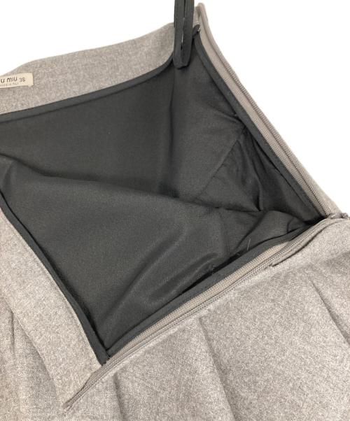 MIU MIU（ミュウミュウ）MIU MIU (ミュウミュウ) プリーツスカート グレー サイズ:36の古着・服飾アイテム