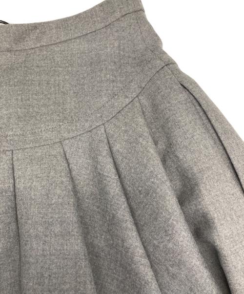 MIU MIU（ミュウミュウ）MIU MIU (ミュウミュウ) プリーツスカート グレー サイズ:36の古着・服飾アイテム