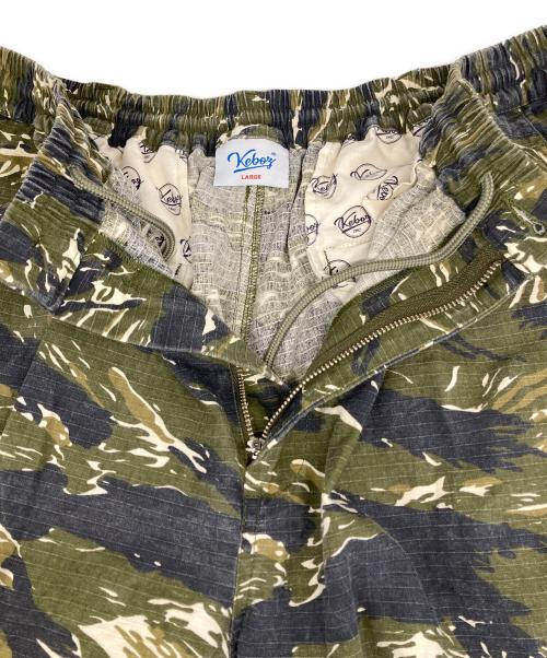 KEBOZ（ケボズ）KEBOZ (ケボズ) カモフラカーゴパンツ カーキ×ブラック サイズ:LARGEの古着・服飾アイテム