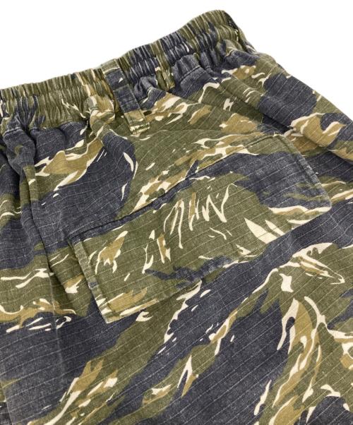 KEBOZ（ケボズ）KEBOZ (ケボズ) カモフラカーゴパンツ カーキ×ブラック サイズ:LARGEの古着・服飾アイテム