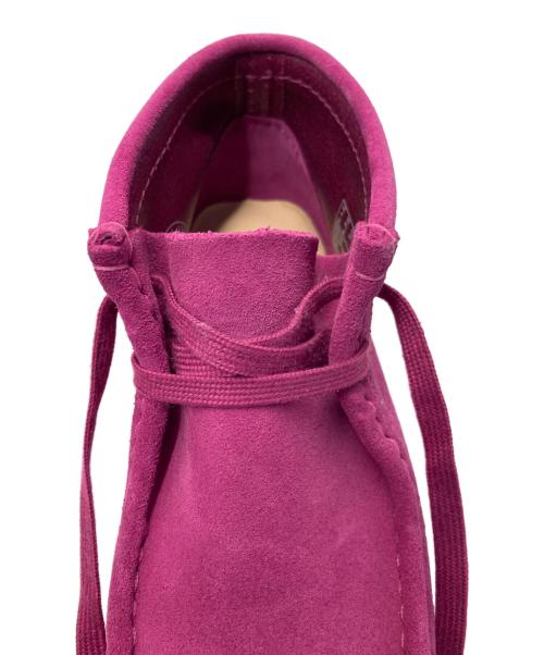 CLARKS ORIGINALS（クラークス オリジナルズ）CLARKS ORIGINALS (クラークス オリジナルズ) ワラビー デザートブーツ ピンク サイズ:UK4の古着・服飾アイテム