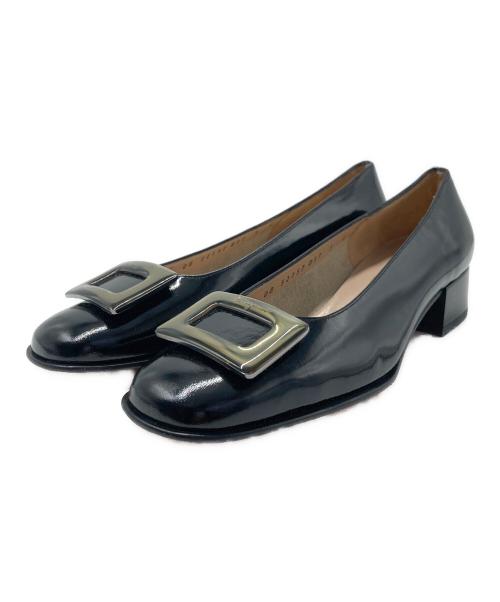 Salvatore Ferragamo（サルヴァトーレ フェラガモ）Salvatore Ferragamo (サルヴァトーレ フェラガモ) バックルデザインエナメルパンプス ブラック サイズ:5の古着・服飾アイテム