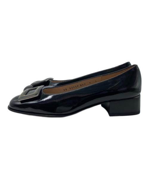 Salvatore Ferragamo（サルヴァトーレ フェラガモ）Salvatore Ferragamo (サルヴァトーレ フェラガモ) バックルデザインエナメルパンプス ブラック サイズ:5の古着・服飾アイテム
