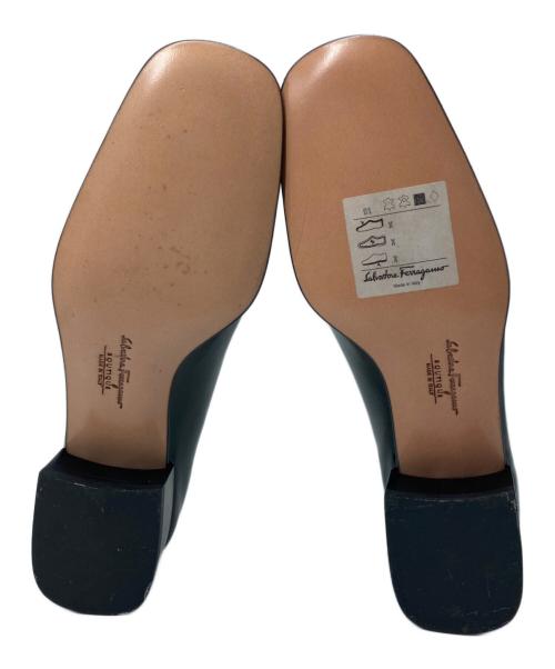 Salvatore Ferragamo（サルヴァトーレ フェラガモ）Salvatore Ferragamo (サルヴァトーレ フェラガモ) バックルデザインエナメルパンプス ブラック サイズ:5の古着・服飾アイテム