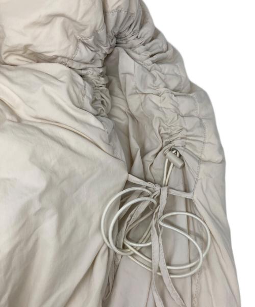 Mila Owen（ミラオーウェン）Mila Owen (ミラオーウェン) サスティナブルサイドリボンダウンポンチョ ホワイト サイズ:FREEの古着・服飾アイテム