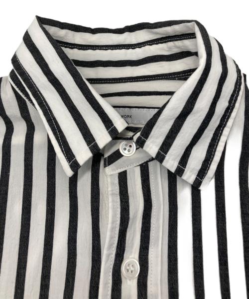 FRAMeWORK（フレームワーク）FRAMeWORK (フレームワーク) LEVI PATA レギュラーカラーシャツ グレー×ホワイト サイズ:FREEの古着・服飾アイテム