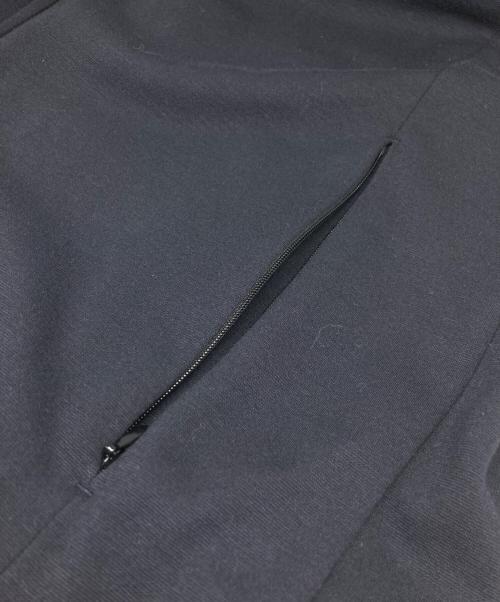 EMPORIO ARMANI（エンポリオ アルマーニ）EMPORIO ARMANI (エンポリオ アルマーニ) フーデッドジャケット ネイビー サイズ:Ｍの古着・服飾アイテム