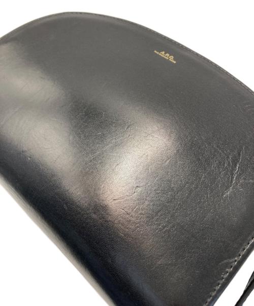 A.P.C.（アーペーセー）A.P.C. (アーペーセー) ハーフムーンレザーショルダーバッグ ブラックの古着・服飾アイテム