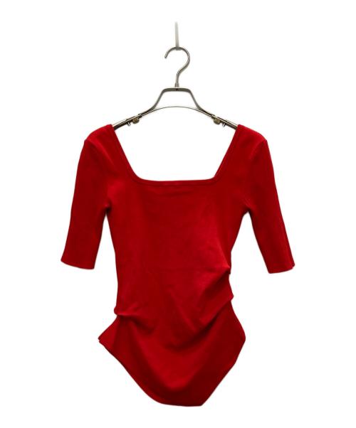 OMMO（オーエムエムオー）OMMO (オーエムエムオー) ASYMME TUCK HALF SLEEVE TOP/アシンメタックハーフスリーブトップス レッド サイズ:FREEの古着・服飾アイテム