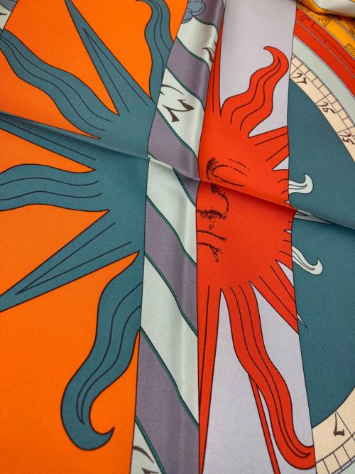 HERMES（エルメス）HERMES (エルメス) カレ90 スカーフ 占星術 ASTROLOGIE オレンジの古着・服飾アイテム