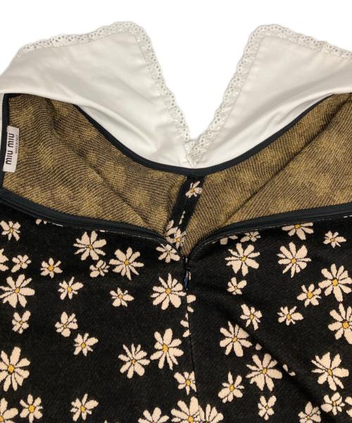 MIU MIU（ミュウミュウ）MIU MIU (ミュウミュウ) ビッグカラー デイジー柄ワンピース ブラック×ホワイト サイズ:Sの古着・服飾アイテム