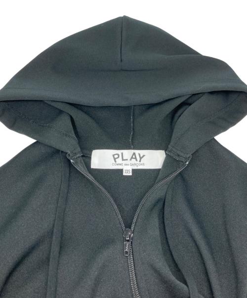 PLAY COMME des GARCONS（プレイコムデギャルソン）PLAY COMME des GARCONS Polyester Zip-Up Hoodie With Black/ポリエステル　ジップアップ　フーディ　ウィズ　ブラック　エンブレム Emblem ブラック サイズ:XXSの古着・服飾アイテム