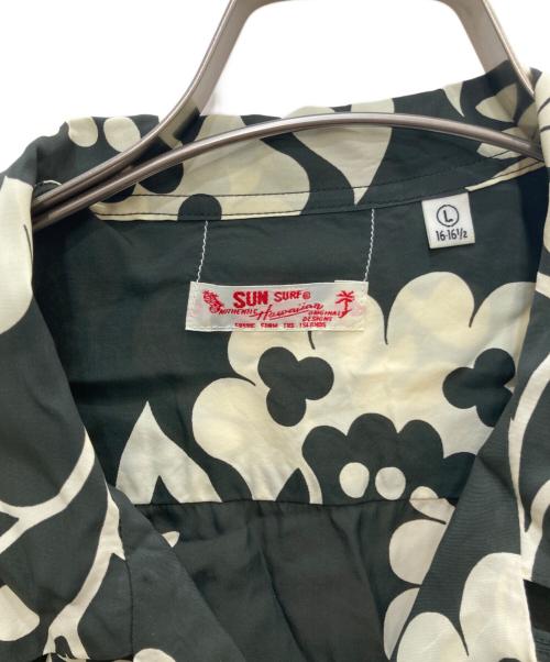 Sun Surf（サンサーフ）Sun Surf (サンサーフ) RAYON HAWAIIAN SHIRT ホワイト×グリーン サイズ:Lの古着・服飾アイテム