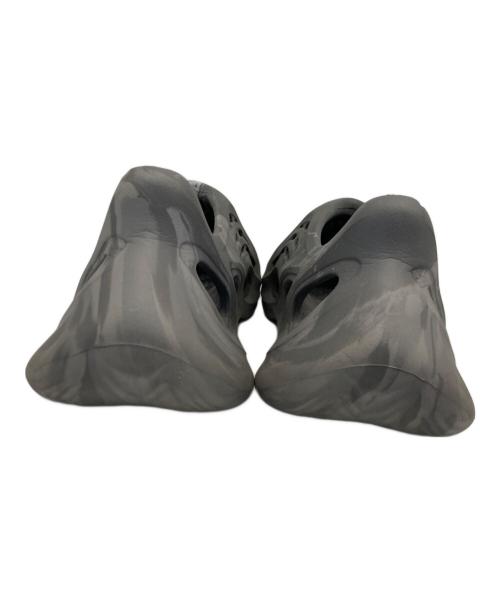 adidas（アディダス）adidas (アディダス) YZY FOAM RNR グレー サイズ:26.5cm/US8.5/UK7.5/EUR42の古着・服飾アイテム