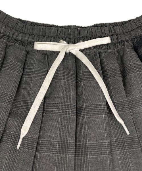 MIU MIU（ミュウミュウ）MIU MIU (ミュウミュウ) チェックプリーツスカート グレー サイズ:40の古着・服飾アイテム
