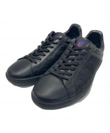 LOUIS VUITTON（ルイ ヴィトン）の古着「エンボスモノグラム レザースニーカー」｜ブラック