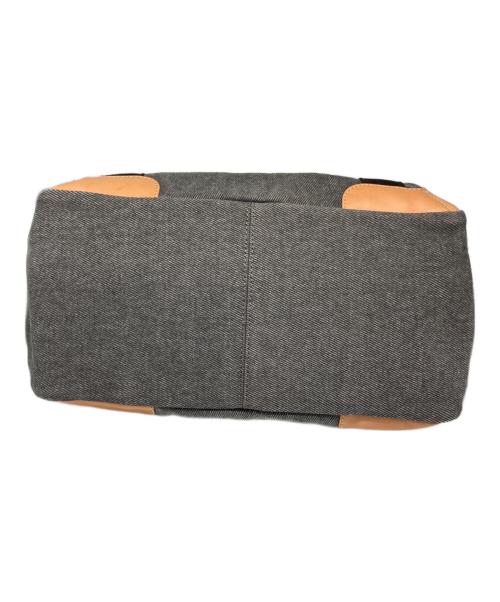 BLUE LABEL CRESTBRIDGE（ブルーレーベルクレストブリッジ）BLUE LABEL CRESTBRIDGE (ブルーレーベルクレストブリッジ) ロゴトートバッグ グレー×ブラックの古着・服飾アイテム