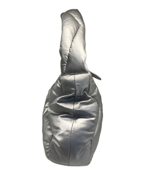 vunque（ブンク）vunque (ブンク) パフワンショルダーバッグ シルバーの古着・服飾アイテム