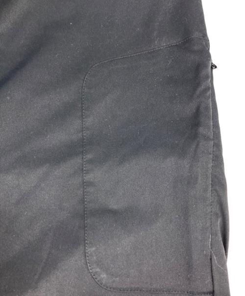 WHITE MOUNTAINEERING（ホワイトマウンテ二アニング）WHITE MOUNTAINEERING (ホワイトマウンテ二アニング) パンツ ブラックの古着・服飾アイテム