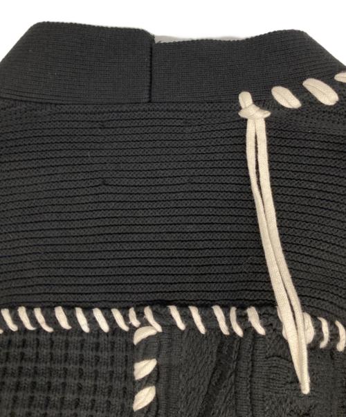 MAISON SPECIAL（メゾンスペシャル）MAISON SPECIAL (メゾンスペシャル) 鬼ワッフルクレイジーパッチワークエンブロイダリーVネックニット ブラック サイズ:1の古着・服飾アイテム