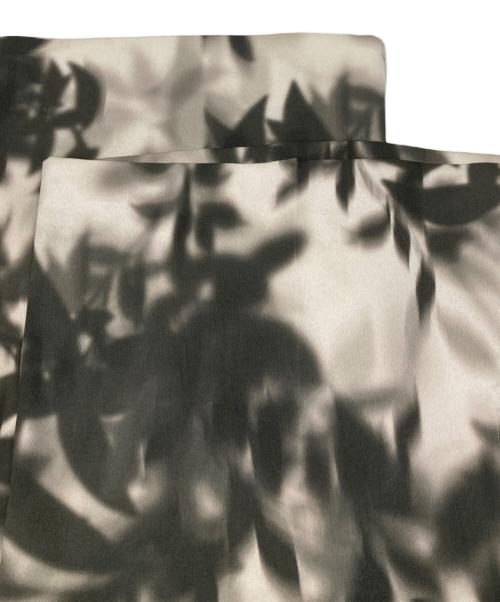 Noble（ノーブル）Noble (ノーブル) コモレビプリントサテンワイドパンツ ブラック×ホワイト サイズ:36の古着・服飾アイテム