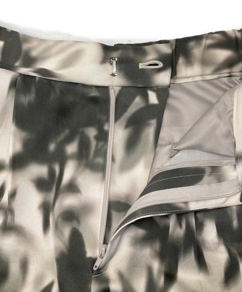 Noble（ノーブル）Noble (ノーブル) コモレビプリントサテンワイドパンツ ブラック×ホワイト サイズ:36の古着・服飾アイテム