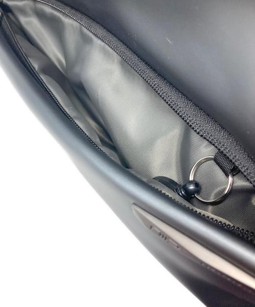 NIID UNPARALLELED（ニード）NIID UNPARALLELED (ニード) Radiant R1 Urban Sling バッグ/レイディアントR1アーバンスリングバッグ グレーの古着・服飾アイテム