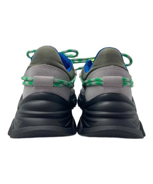 OMMO（オーエムエムオー）OMMO (オーエムエムオー) TWIST LACE BELTED SNEAKERS グレー×ブルー サイズ:37の古着・服飾アイテム