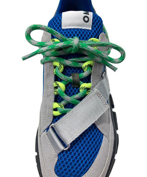 OMMO（オーエムエムオー）OMMO (オーエムエムオー) TWIST LACE BELTED SNEAKERS グレー×ブルー サイズ:37の古着・服飾アイテム