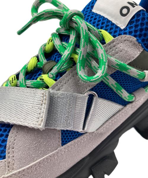 OMMO（オーエムエムオー）OMMO (オーエムエムオー) TWIST LACE BELTED SNEAKERS グレー×ブルー サイズ:37の古着・服飾アイテム
