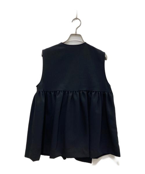 YORI（ヨリ）yori (ヨリ) ダブルクロスフリルジレ ブラック サイズ:36の古着・服飾アイテム