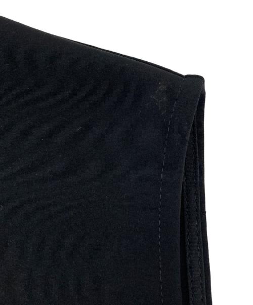 YORI（ヨリ）yori (ヨリ) ダブルクロスフリルジレ ブラック サイズ:36の古着・服飾アイテム