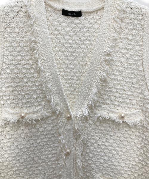 allureville（アルアバイル）allureville (アルアバイル) フリゼニットジレ ホワイト サイズ:2 未使用品の古着・服飾アイテム